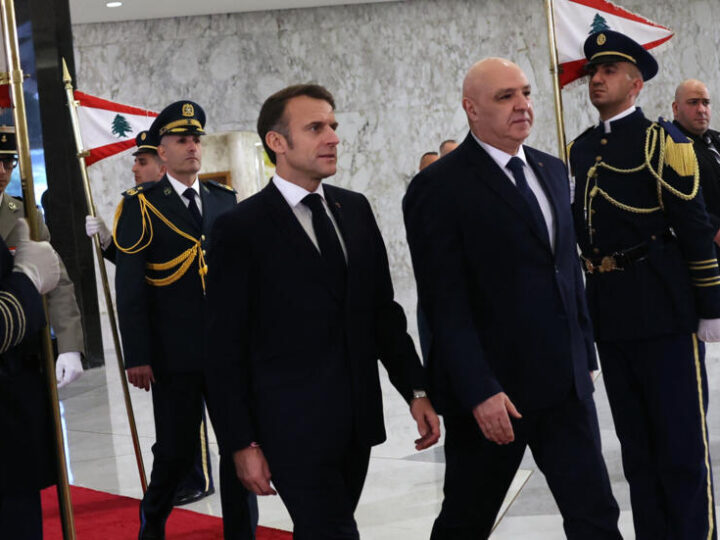 Macron yakiriye perezida wa Libani, yongera gushimangira ko ubafaransa bumushyigikiye.