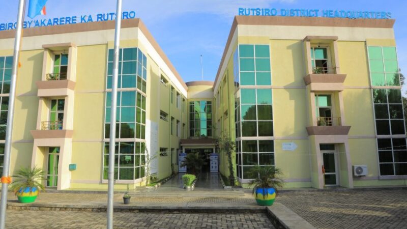 Rutsiro:  Umugabo watemaga ibiti by’amakara mu ishyamba kimwe cyamugwiriye arapfa