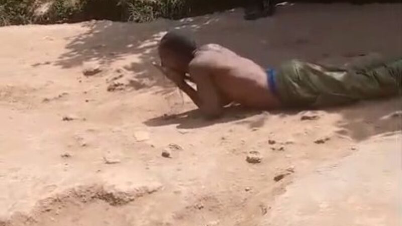 Nyakabanda:Yatunguye benshi ubwo yaryaga imyenda n’amabuye
