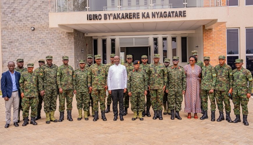 Ingabo z’u Rwanda n’iza Uganda zakoranye inama ijyanye n’umutekano