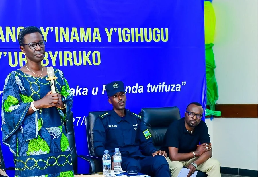 Urubyiruko rukwiye kurekera kwipfusha ubusa rugakora – Mayor Kayitare