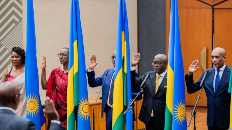 Perezida Kagame yakiriye indahiro za Minisitiri w’Intebe mushya n’abandi bagize Guverinoma nshya-AMAFOTO