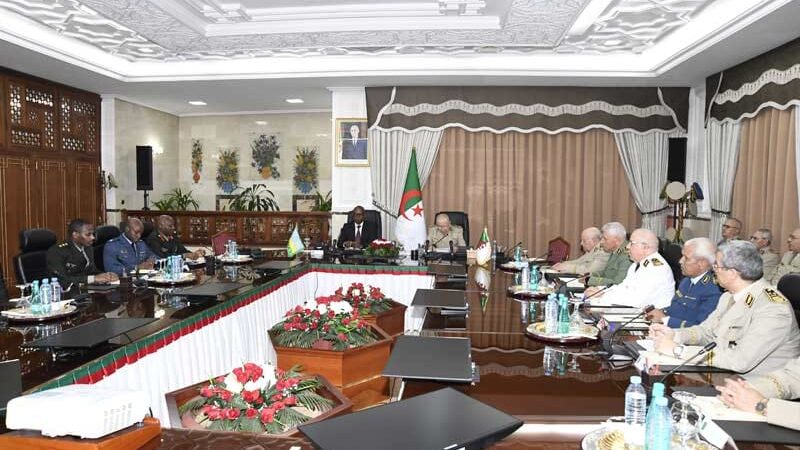 Hasinywe amasezerano mu bya gisirikare hagati y’u Rwanda na Algeria.