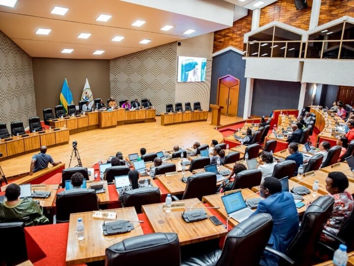 Ibibazo biri mu ikoranabuhanga rya Kaminuza y’u Rwanda bikomeje kuba ingutu