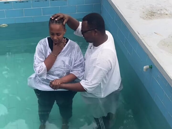 Kwizera Emelyne “Ishanga” yabatijwe mu mazi menshi muri Zion Temple (AMAFOTO)